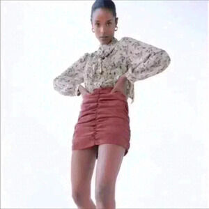 ZARA Draped Ruched Corduroy Mini Skirt Large
Great preowned condition.
